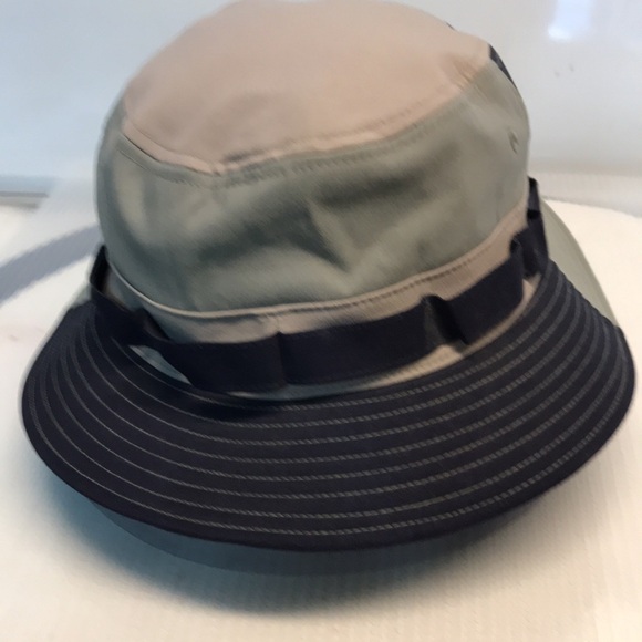 North face bucket hat - Picture 3 of 6
